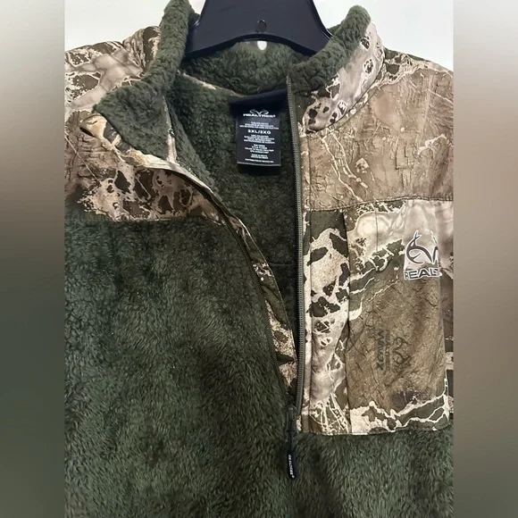 REALTREE pullover w/ 1/2 zip & chest pocket - Picture 4 of 8